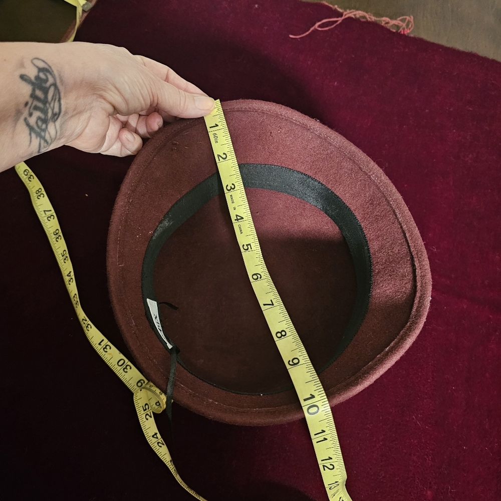 Delux Vintage Style Felt Womens Hat Floral Detail Burgundy 20s 30s 40s - Picture 7 of 13